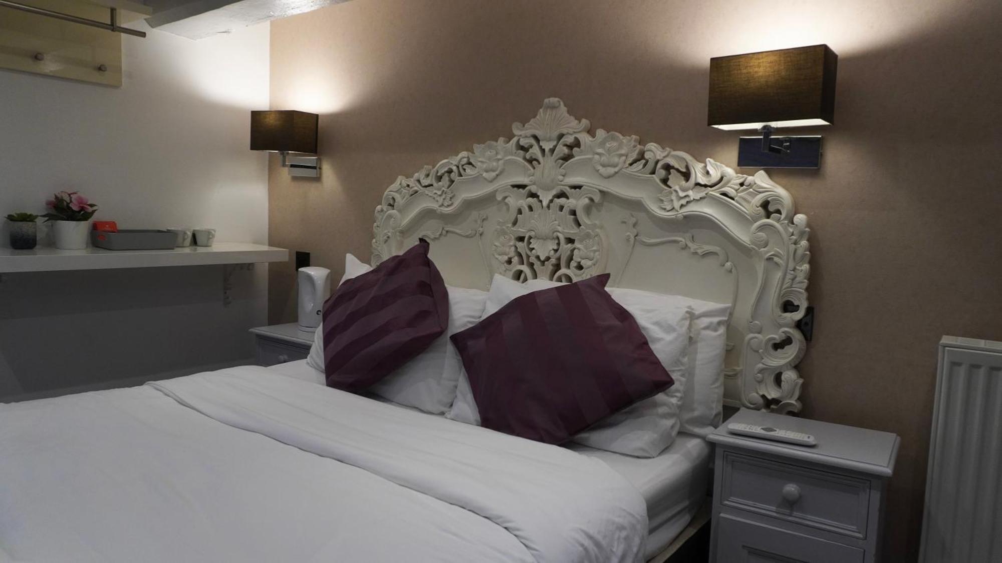 The Bell Shifnal Hotel ภายนอก รูปภาพ