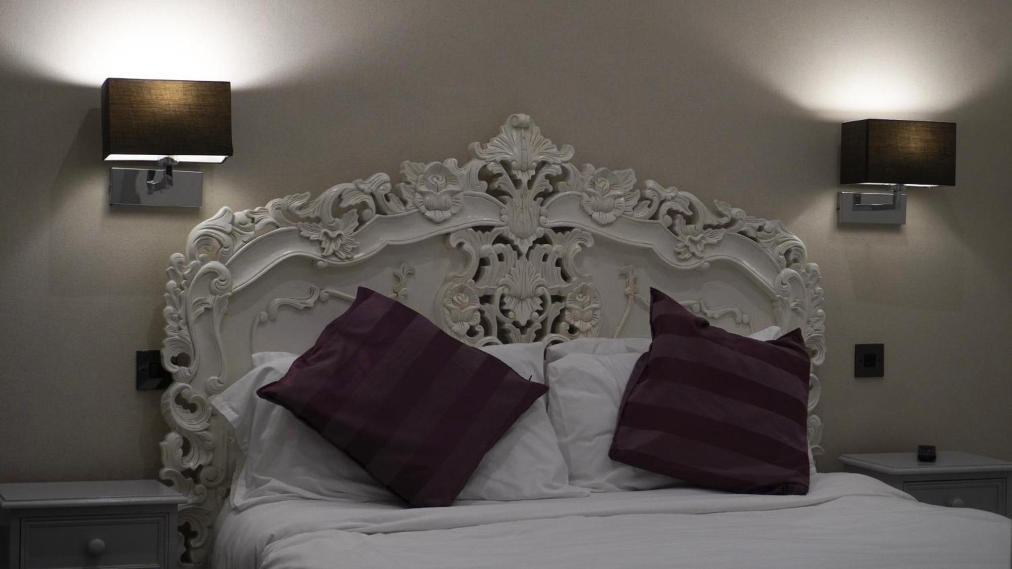 The Bell Shifnal Hotel ภายนอก รูปภาพ