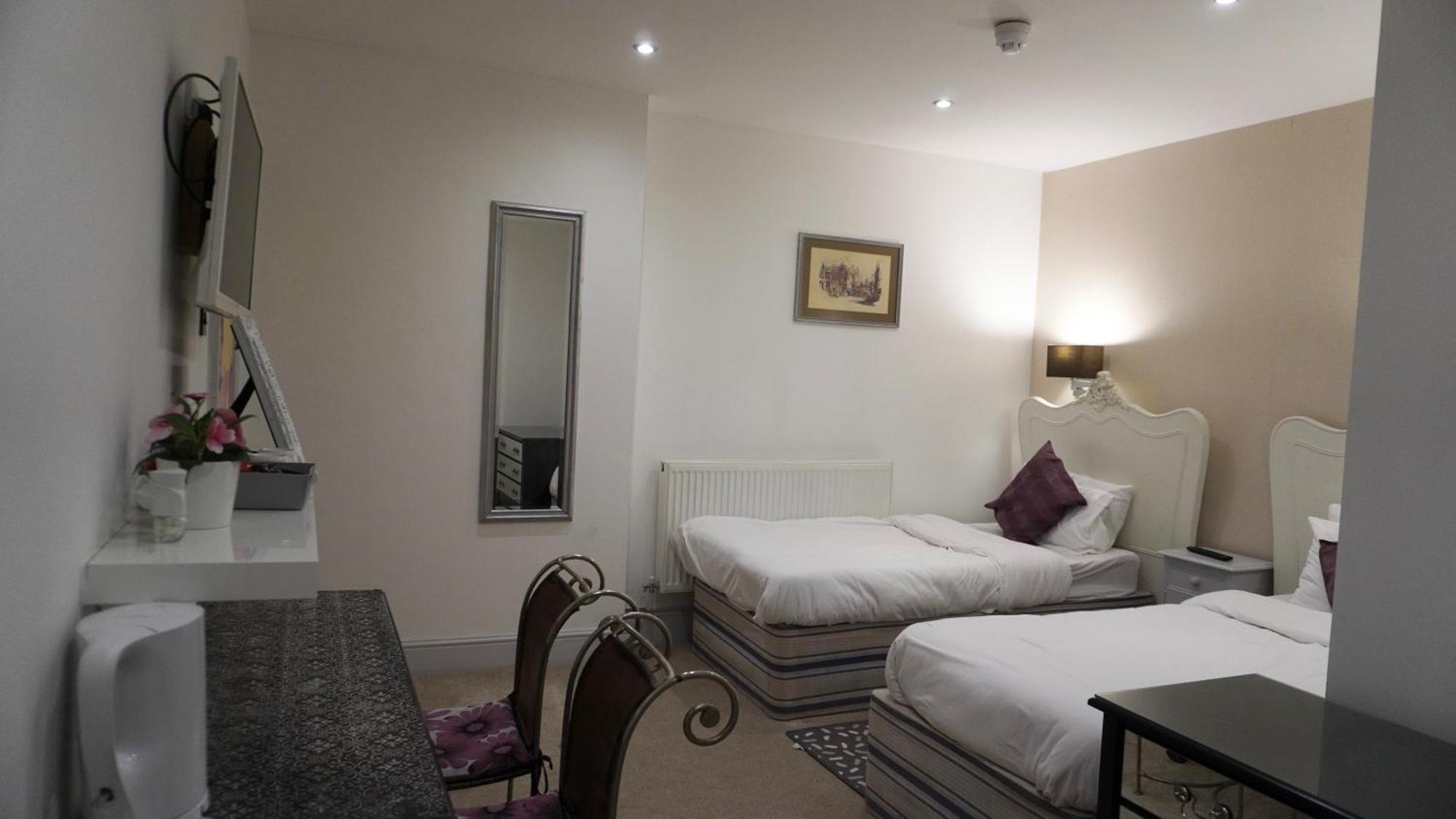 The Bell Shifnal Hotel ภายนอก รูปภาพ