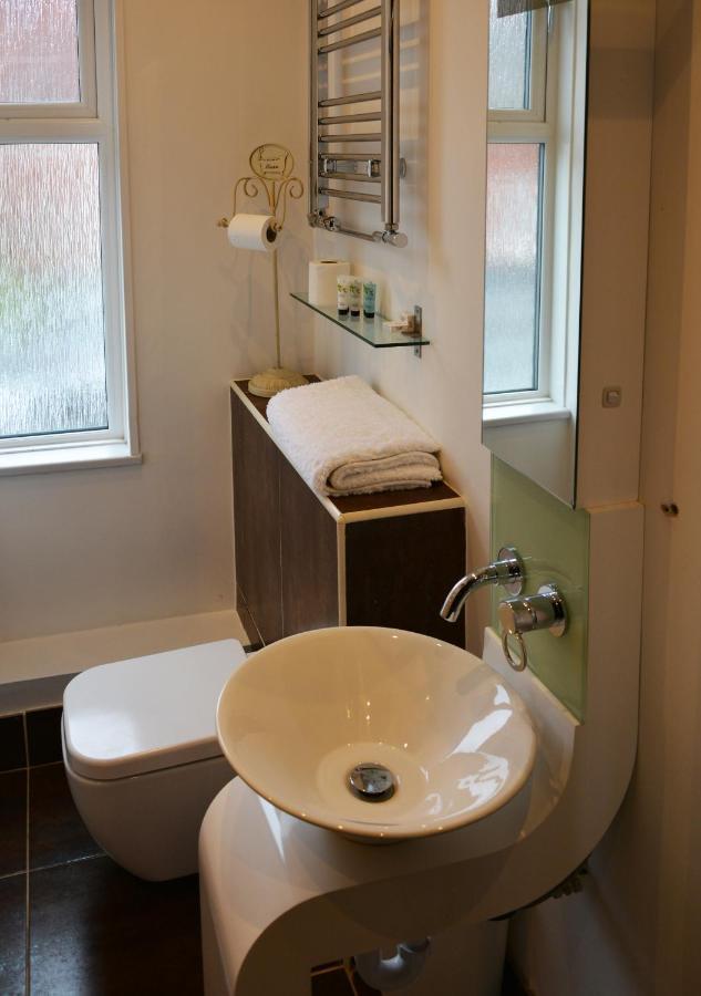 The Bell Shifnal Hotel ภายนอก รูปภาพ